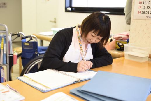 時間が決まっている介護職は仕事も家庭も充実 福岡県介護情報ひろば 福岡県保健医療介護部高齢者地域包括ケア推進課